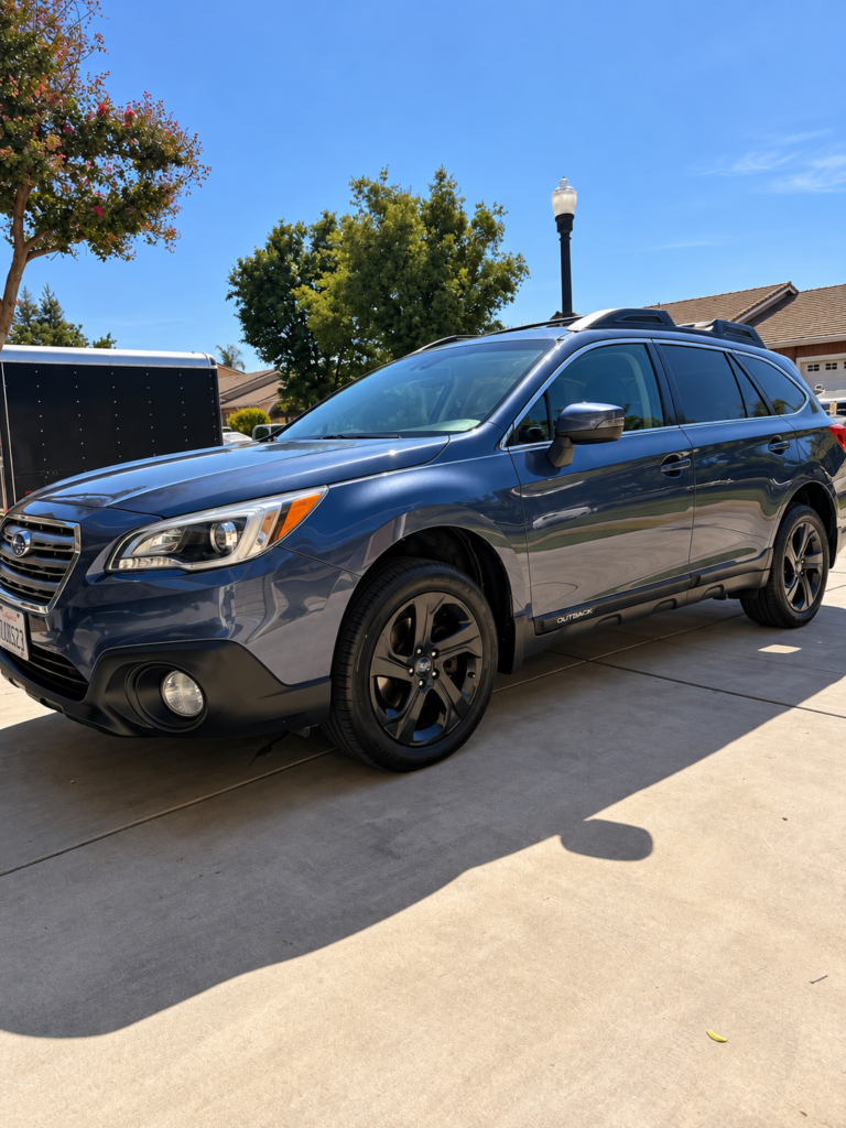 Front three-quarter view of the 2015 Subaru Outback 2.5i Premium AWD